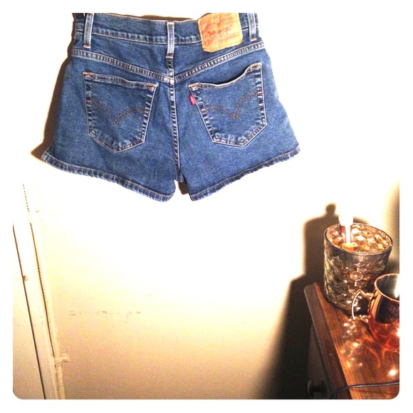 Vintage Levi's high waisted medium wash shorts