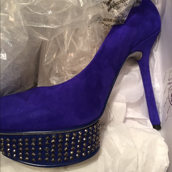 Size 7 Gianna Bini brand new with box