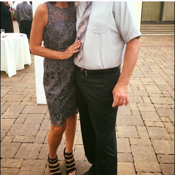 STUNNING LACE DRESS - Picture 2 of 4