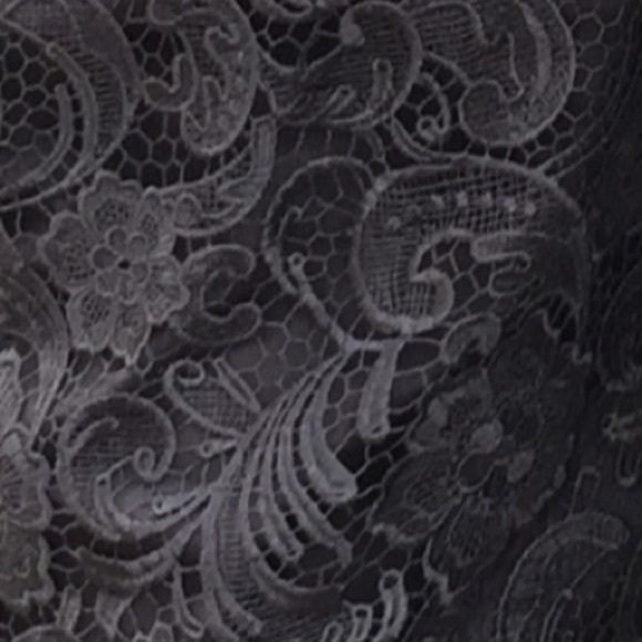 STUNNING LACE DRESS - Picture 3 of 4