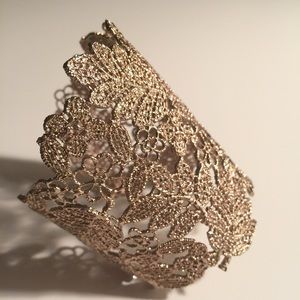 Stella & Dot Chantilly Lace Cuff