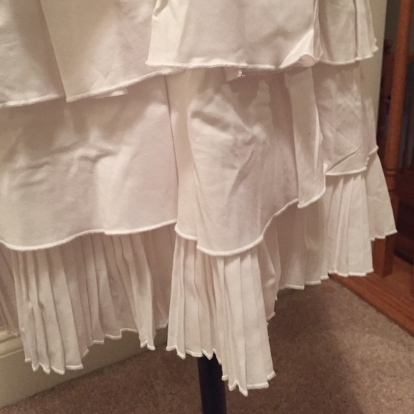 💋Size 16 Ruffled White Dress - Picture 2 of 3