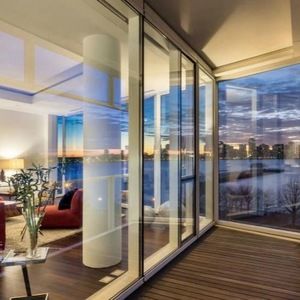 Meet your Posher, Claudia