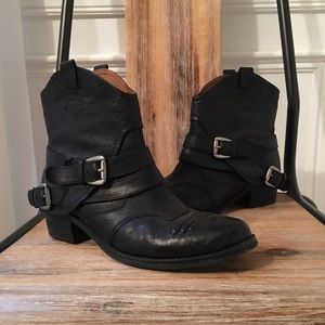 Nine West Vintage Collection Black Ankle Boot!