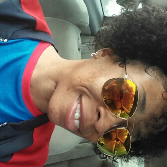 Meet your Posher, Shakira - Picture 2 of 3