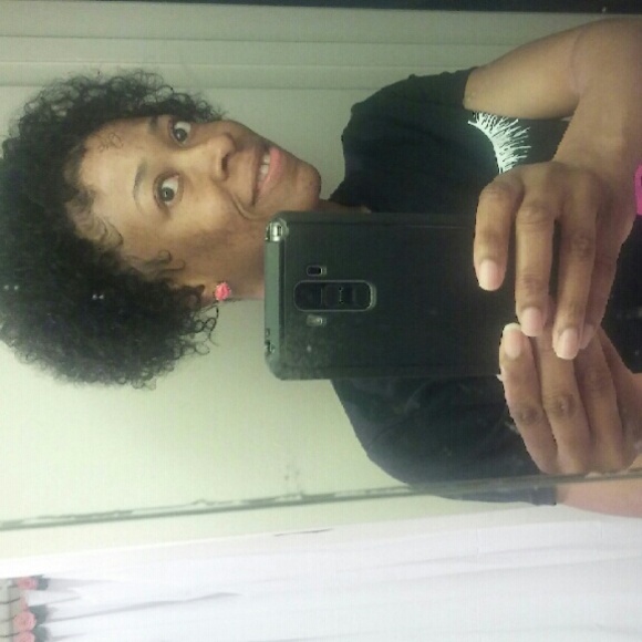 Meet your Posher, Shakira - Picture 3 of 3