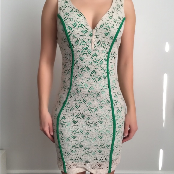 Green Backless Dress - Picture 3 of 4