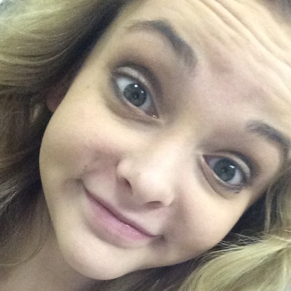 Meet your Posher, Caroline - Picture 1 of 1