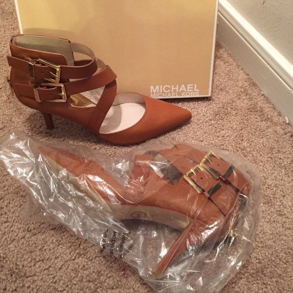 Michael Kors pump