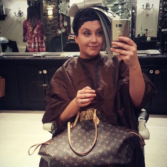 ABOUT ME - Picture 4 of 5