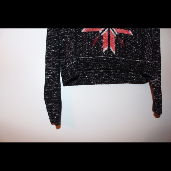 Cropped Sweater - Picture 2 of 3