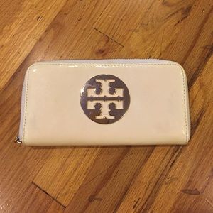 Authentic white cream Tory Burch wallet
