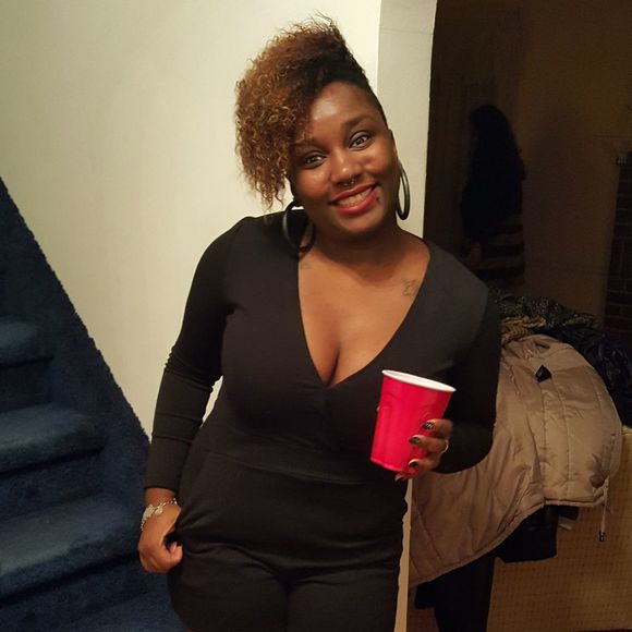 Meet your Posher, Monique