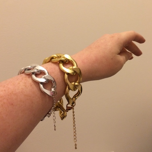 NWT Chunky Goldtone Chain Bracelet