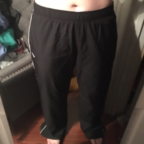 black nike windpants
