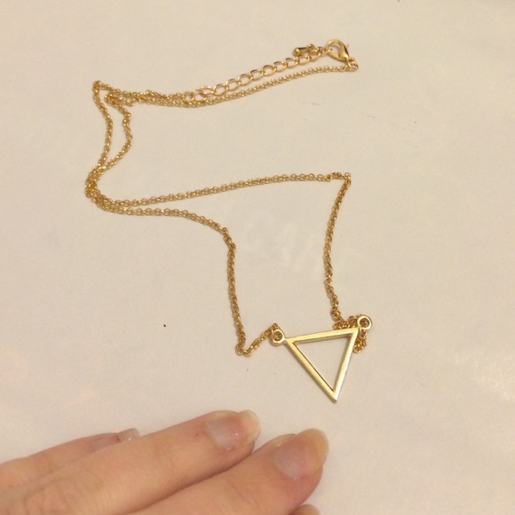 NWT Goldtone Triangle Necklace 22 Inches - Picture 2 of 2