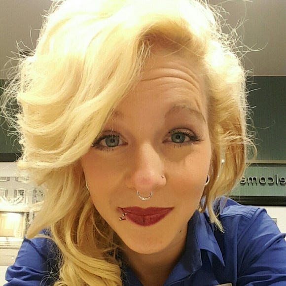 Meet your Posher, Tiffany - Picture 1 of 1
