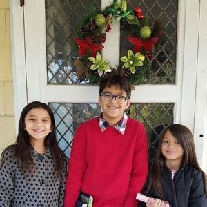 Meet your Posher, Cyntra