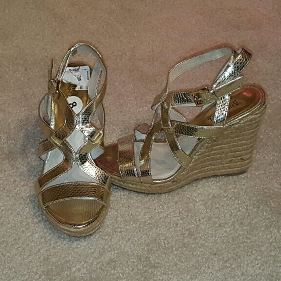 MICHAEL KORS (Gold Sandals) Size 8 -- NWOT