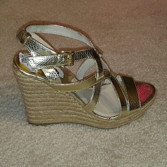 MICHAEL KORS (Gold Sandals) Size 8 -- NWOT