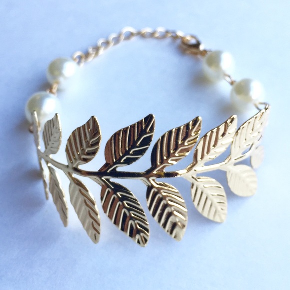 Gold leaf cuff and faux pearl bracelet - Picture 3 of 4
