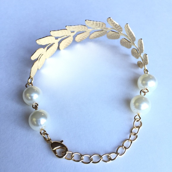 Gold leaf cuff and faux pearl bracelet - Picture 4 of 4