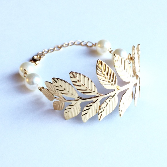 Gold leaf cuff and faux pearl bracelet - Picture 2 of 4