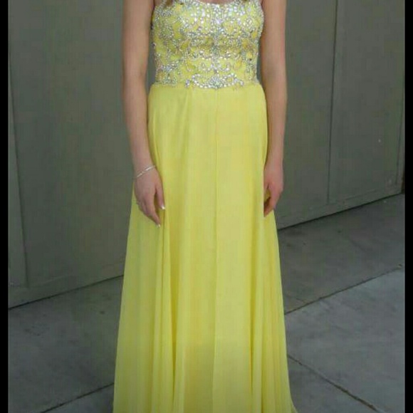 Soft yellow prom/special occasion dress