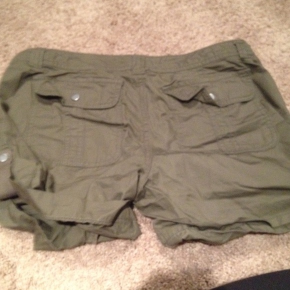 Shorts - Picture 3 of 4