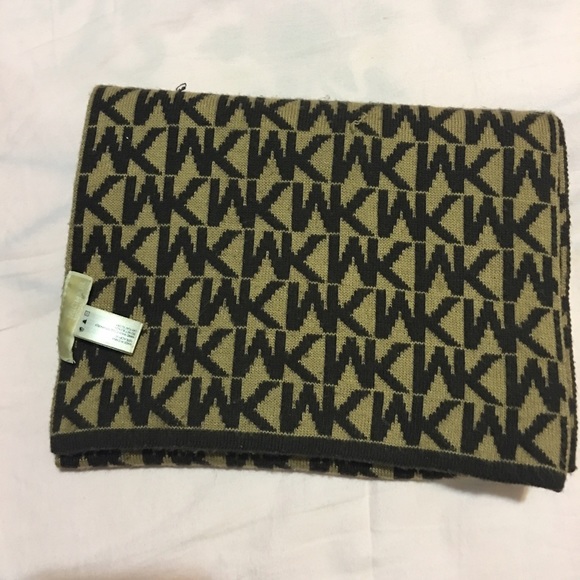 MK logo scarf