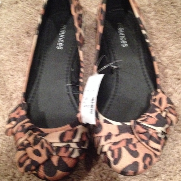 Shoes - Picture 2 of 4