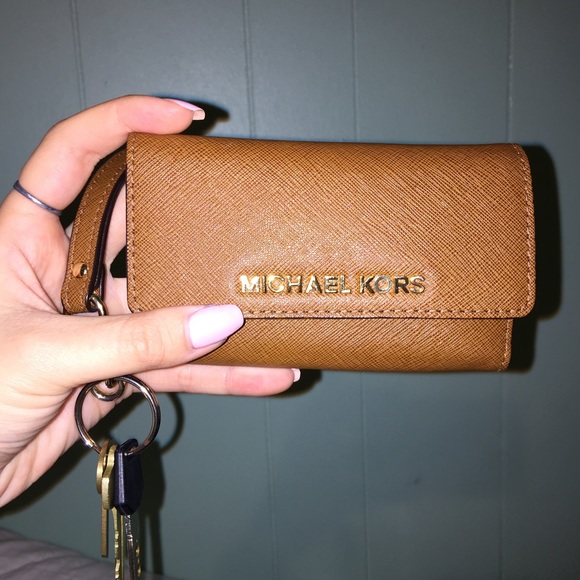 Michael Kors Tech Wristlet (iPhone 5/5s)