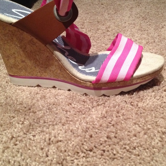 Shoes - Picture 2 of 4