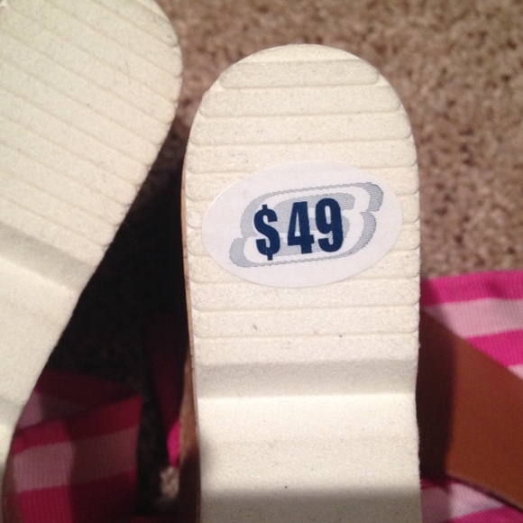 Shoes - Picture 3 of 4