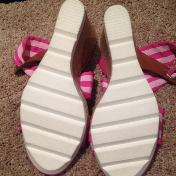 Shoes - Picture 4 of 4