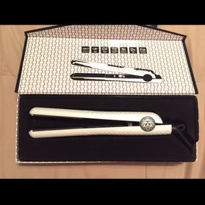 Lionesse Carbón fiber flat iron