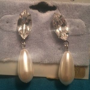 NWT Adorable Earrings. Must Bundle