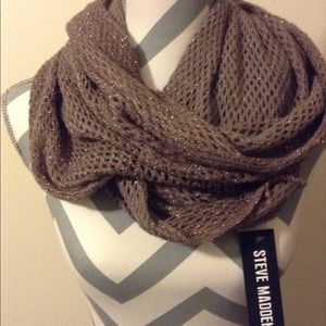 💚Scarf Sale💚Steve Madden infinity scarf! NWT!