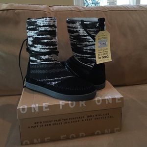 TOMS Nepal Boot - Black Suede Textile Mix
