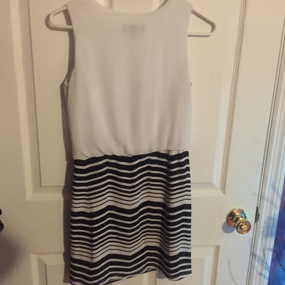 black and white dress - Picture 3 of 3