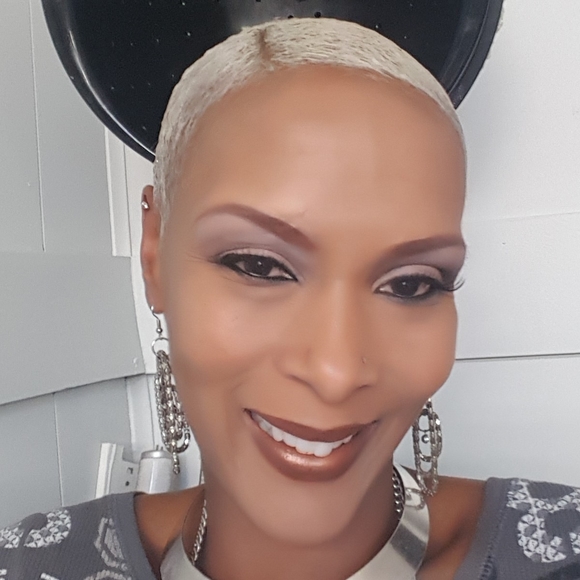 Meet your Posher, April