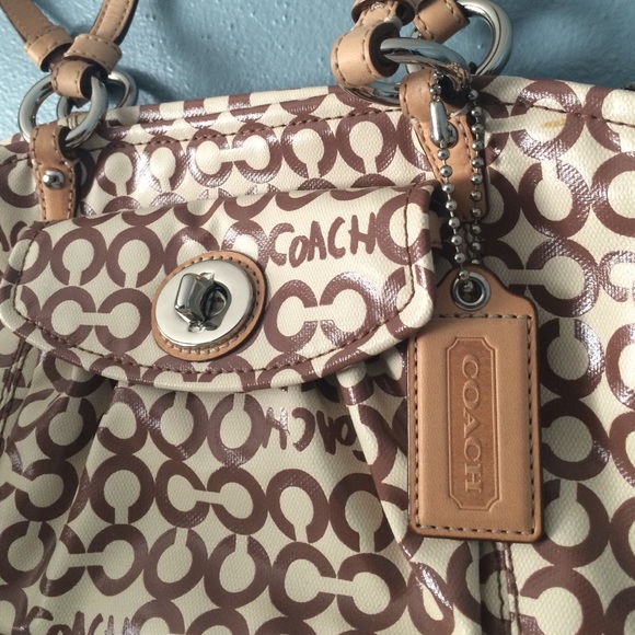 Fun Coach bag! - Picture 2 of 3