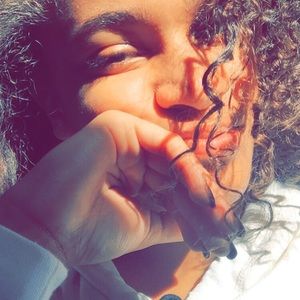 Meet your Posher, Nia