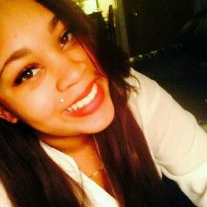 Meet your Posher, Raquel