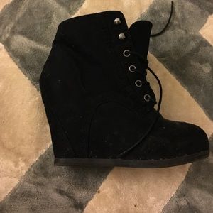 Black tall wedges size 7.5