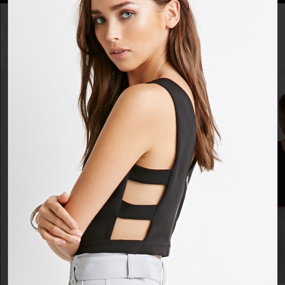 Caged Side Crop Top