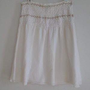 Hard Tail white skirt with side zipper. Size M.