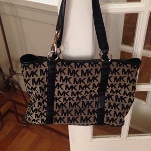 Black Michael Kors tote