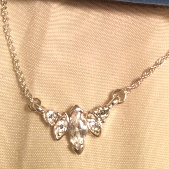 NEW Avon Necklace and Earring Set MUST BUNDLE - Picture 3 of 4