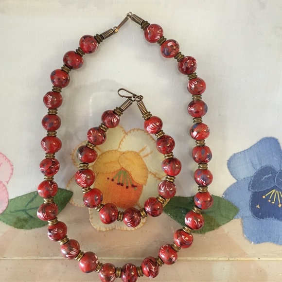 Beautiful red beaded necklace and bracelet set!